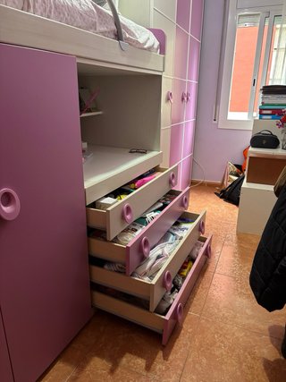 Habitación juvenil, en perfecto estado.