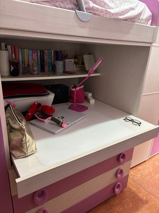 Habitación juvenil, en perfecto estado.