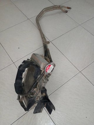 Radiador y ventilador de moto
