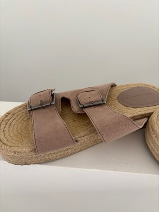 Sandalias Pull&Bear ante rosa con hebillas