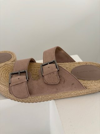 Sandalias Pull&Bear ante rosa con hebillas