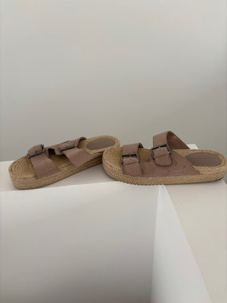 Sandalias Pull&Bear ante rosa con hebillas