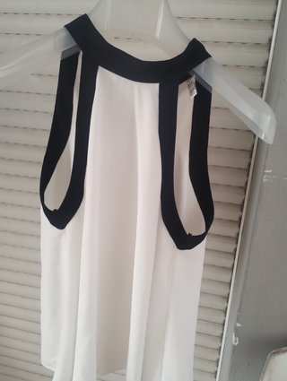 Top halter ZARA blanca y negra lazada XS elegante