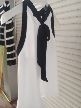 Top halter ZARA blanca y negra lazada XS elegante