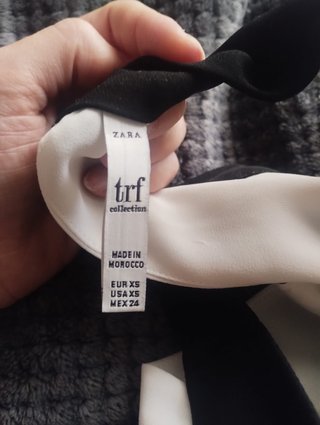 Top halter ZARA blanca y negra lazada XS elegante