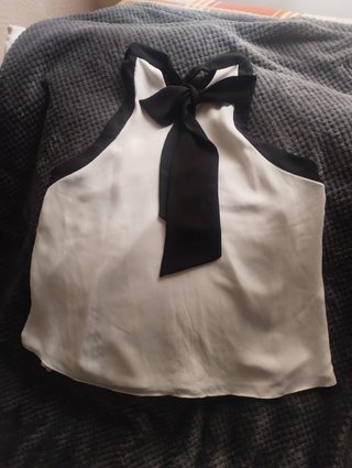 Top halter ZARA blanca y negra lazada XS elegante