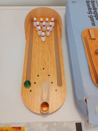 Juego de bolos miniatura de madera