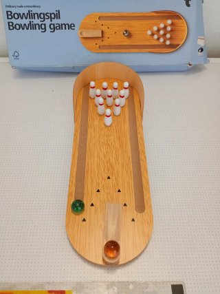 Juego de bolos miniatura de madera