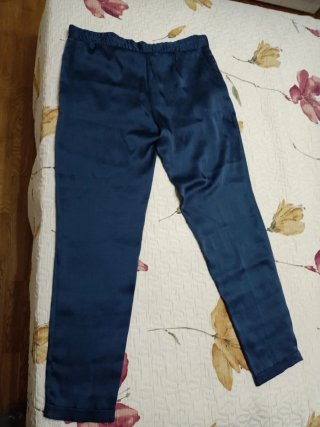 Pantalón azul satinado talla M