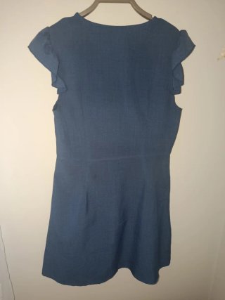 Vestido azul con botones