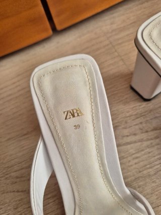 Sandalias tacón Zara blancas Talla 39