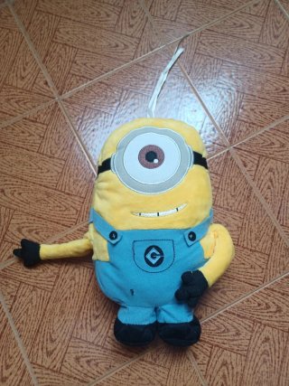 2 Peluche Minion diversi Nuovi mai usati