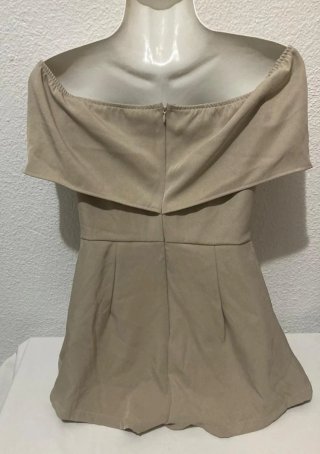 Mono corto beige sin mangas