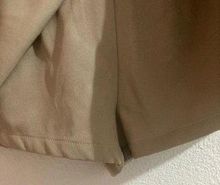 Mono corto beige sin mangas