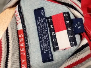 Polo Tommy Jeans Rojo y Gris