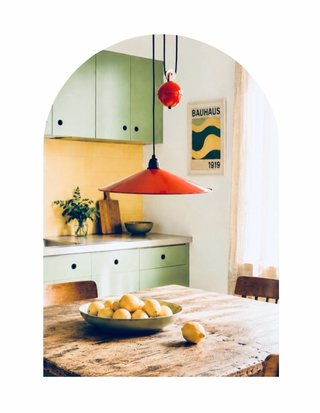Lámpara roja mid century regulable metal vintage