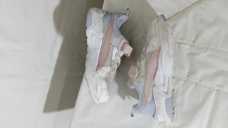 Sneakers bambina Puma rosa e bianche