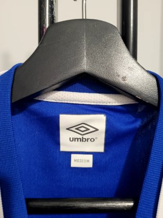 Camiseta deportiva Umbro azul