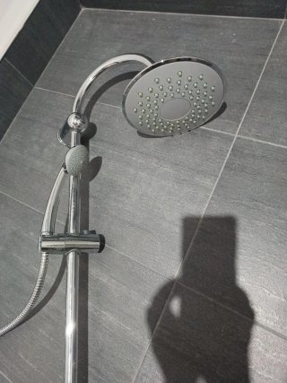 Columna de ducha cromada sin grifo