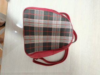 Mochila cuadros roja y negra