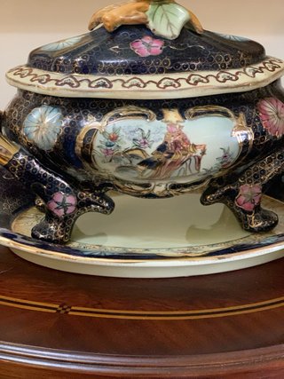 Sopera de porcelana estilo satsuma