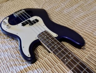 Bajo Fender Squier Precision