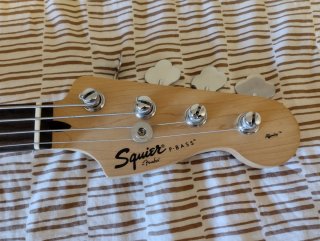 Bajo Fender Squier Precision