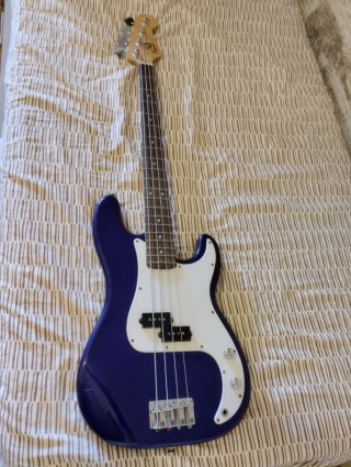 Bajo Fender Squier Precision