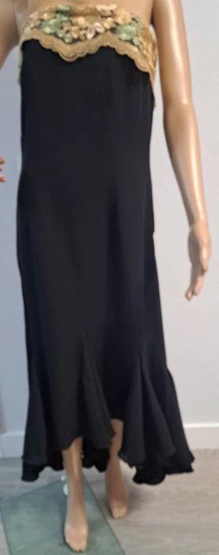Vestido fiesta largo negro bordado.