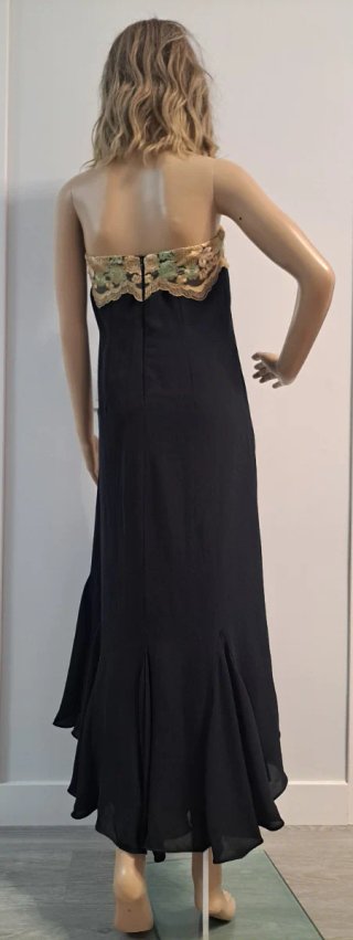 Vestido fiesta largo negro bordado.