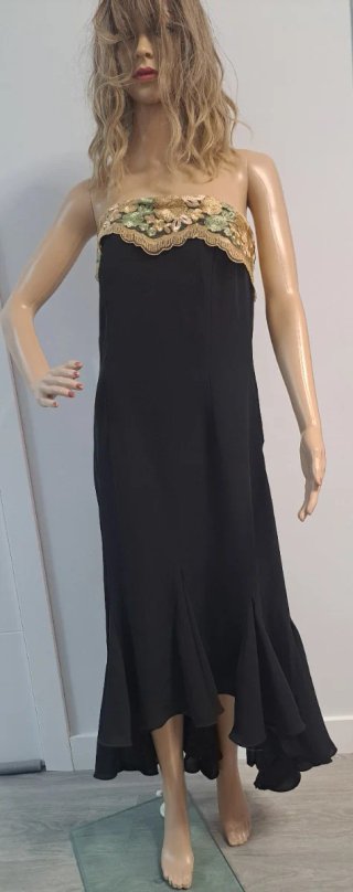 Vestido fiesta largo negro bordado.