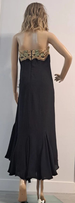 Vestido fiesta largo negro bordado.