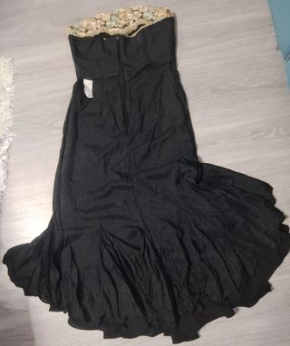 Vestido fiesta largo negro bordado.