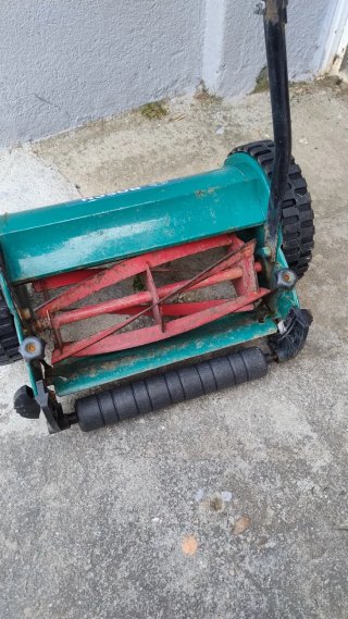 Cortacésped manual Bosch AHM 30
