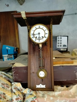 Reloj de péndulo antiguo