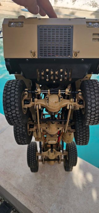 Camión RC HG P802 1/12 8x8 Militar Desierto