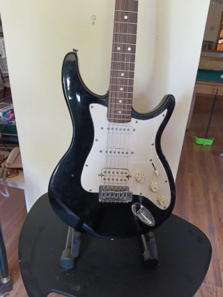 Guitarra Eléctrica Negra