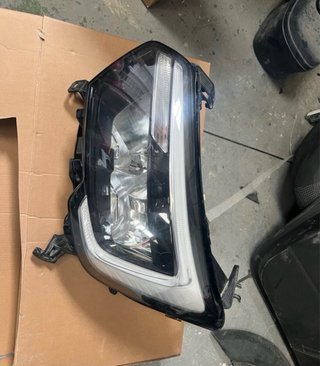 Faro delantero coche