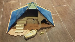 Pirámide Playmobil con sarcófago