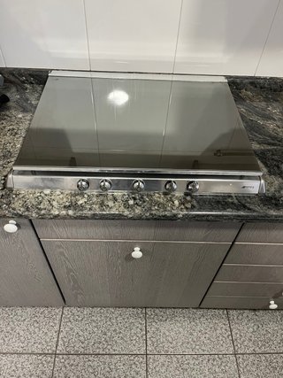 SOLO HOY. Encimera de gas Smeg 5 fuegos