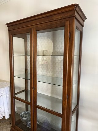 Vetrina in legno massello marrone