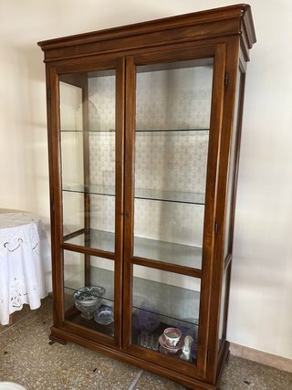 Vetrina in legno massello marrone