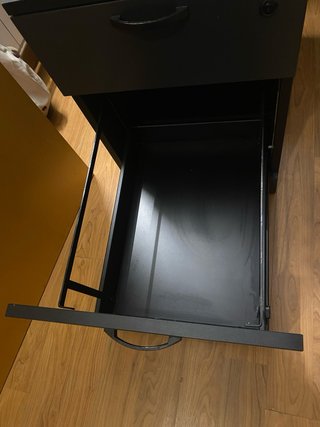Cajonera metálica negra