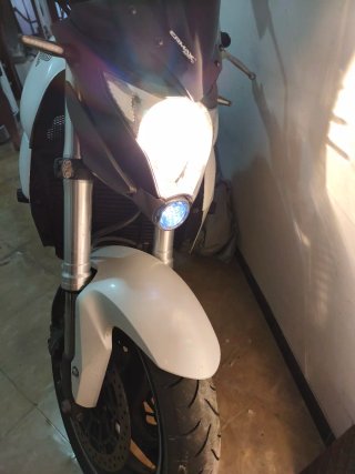 Honda CB1000R Blanca/Gris en perfecto estado lista
