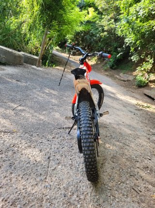 Moto Eléctrica Beta Trials Roja y Blanca