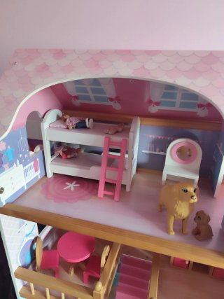 Casa de muñecas de madera