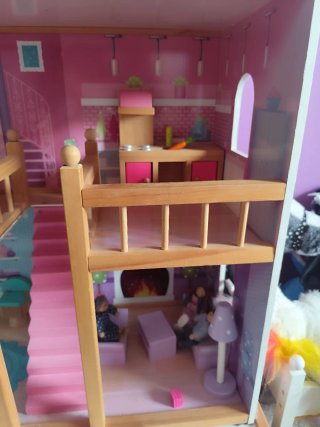 Casa de muñecas de madera