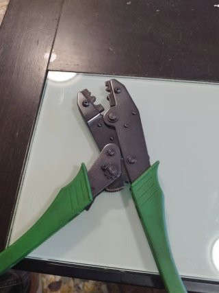 Herramienta crimpadora alicates