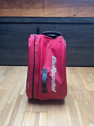 Pala y paletero Bullpadel Avant Limited Edition