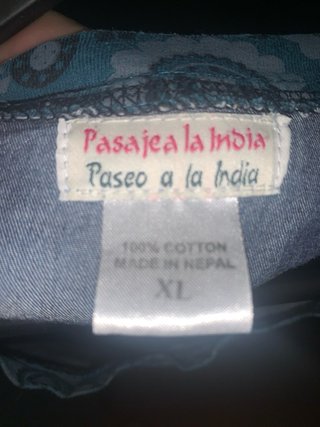 Vestido hippie corto sin mangas azul.